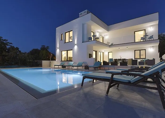 Sail * Pjescana Uvala